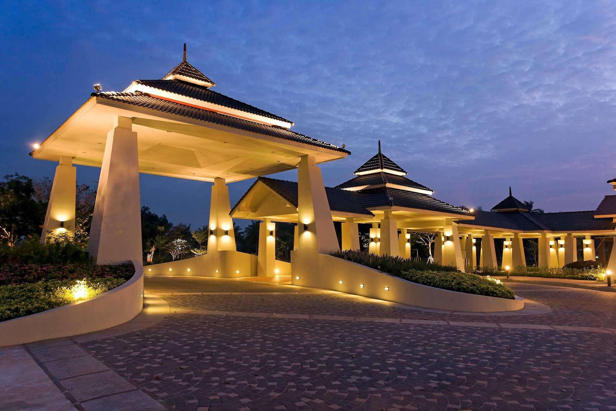 The Nouveau Chumphon Beach Resort And Golf Экстерьер фото