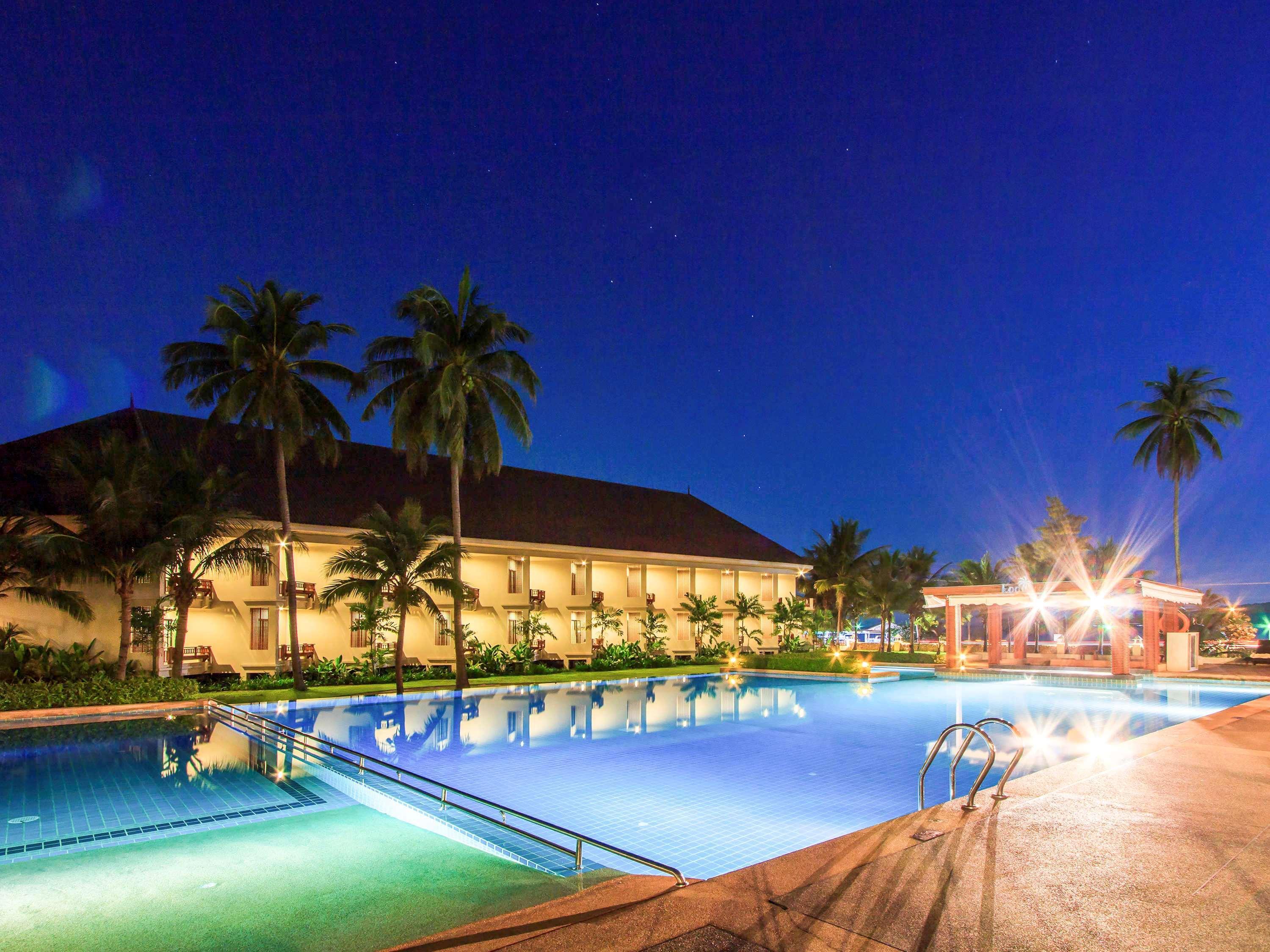 The Nouveau Chumphon Beach Resort And Golf Экстерьер фото