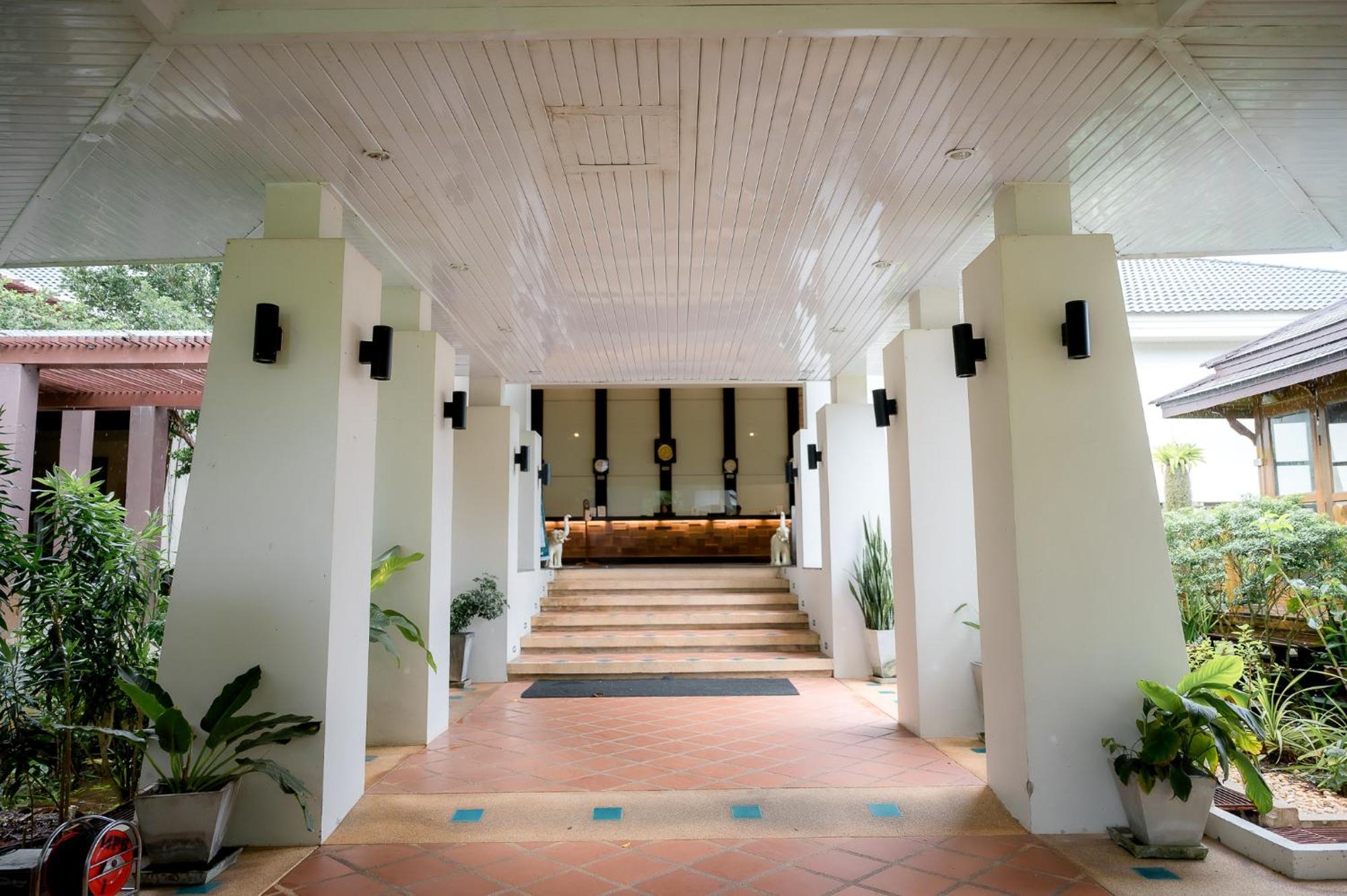 The Nouveau Chumphon Beach Resort And Golf Экстерьер фото