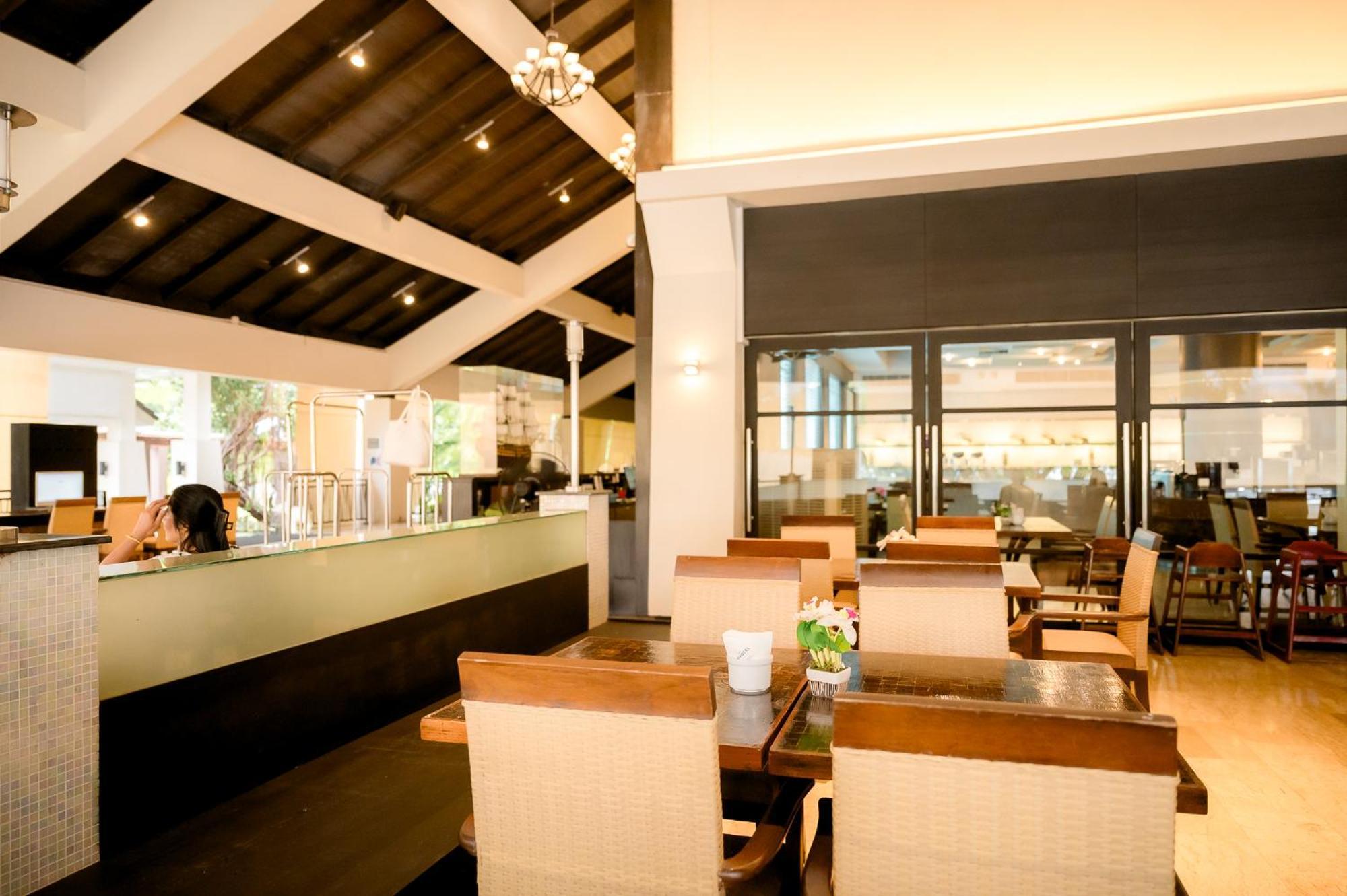 The Nouveau Chumphon Beach Resort And Golf Экстерьер фото