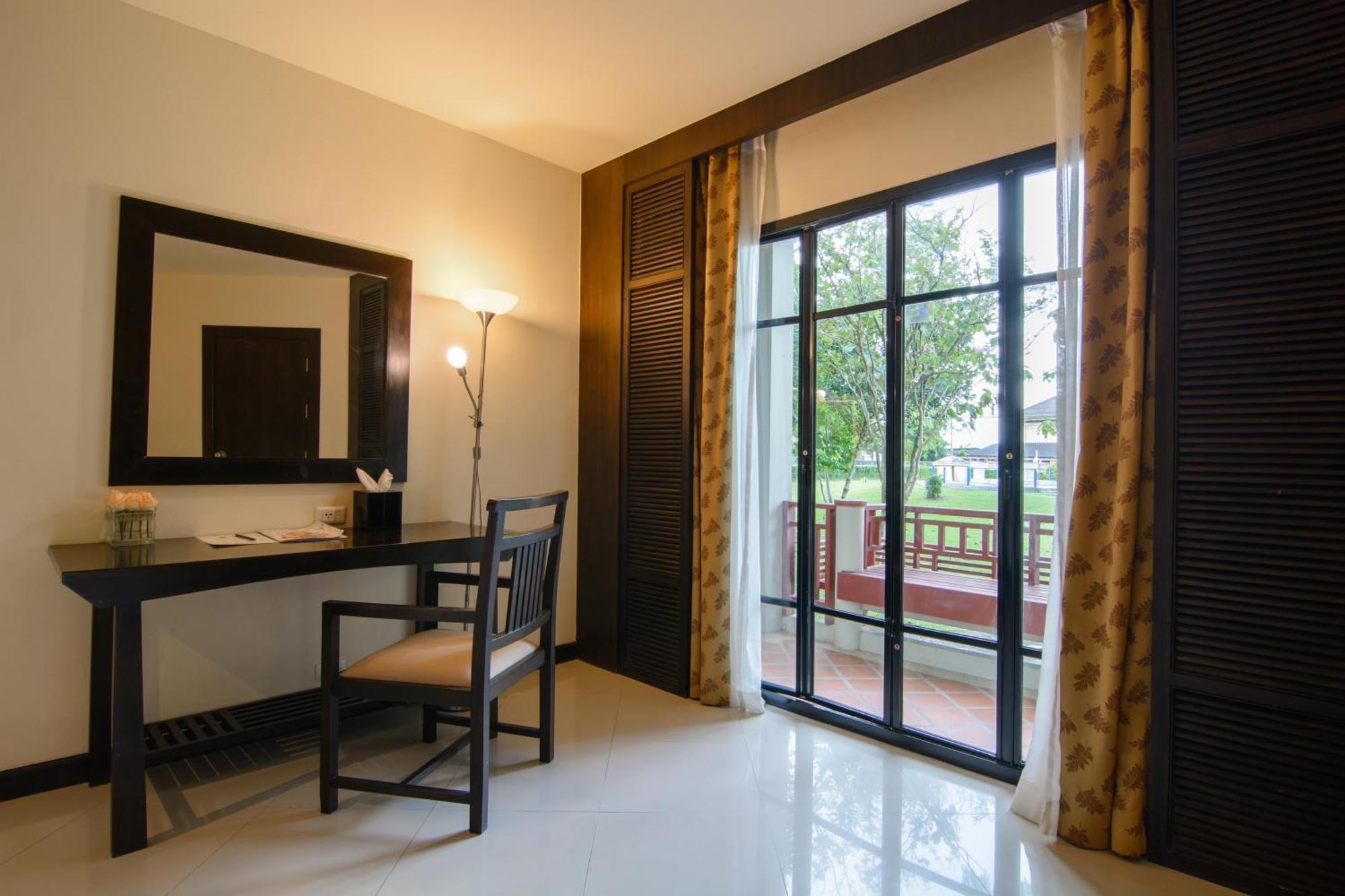 The Nouveau Chumphon Beach Resort And Golf Экстерьер фото