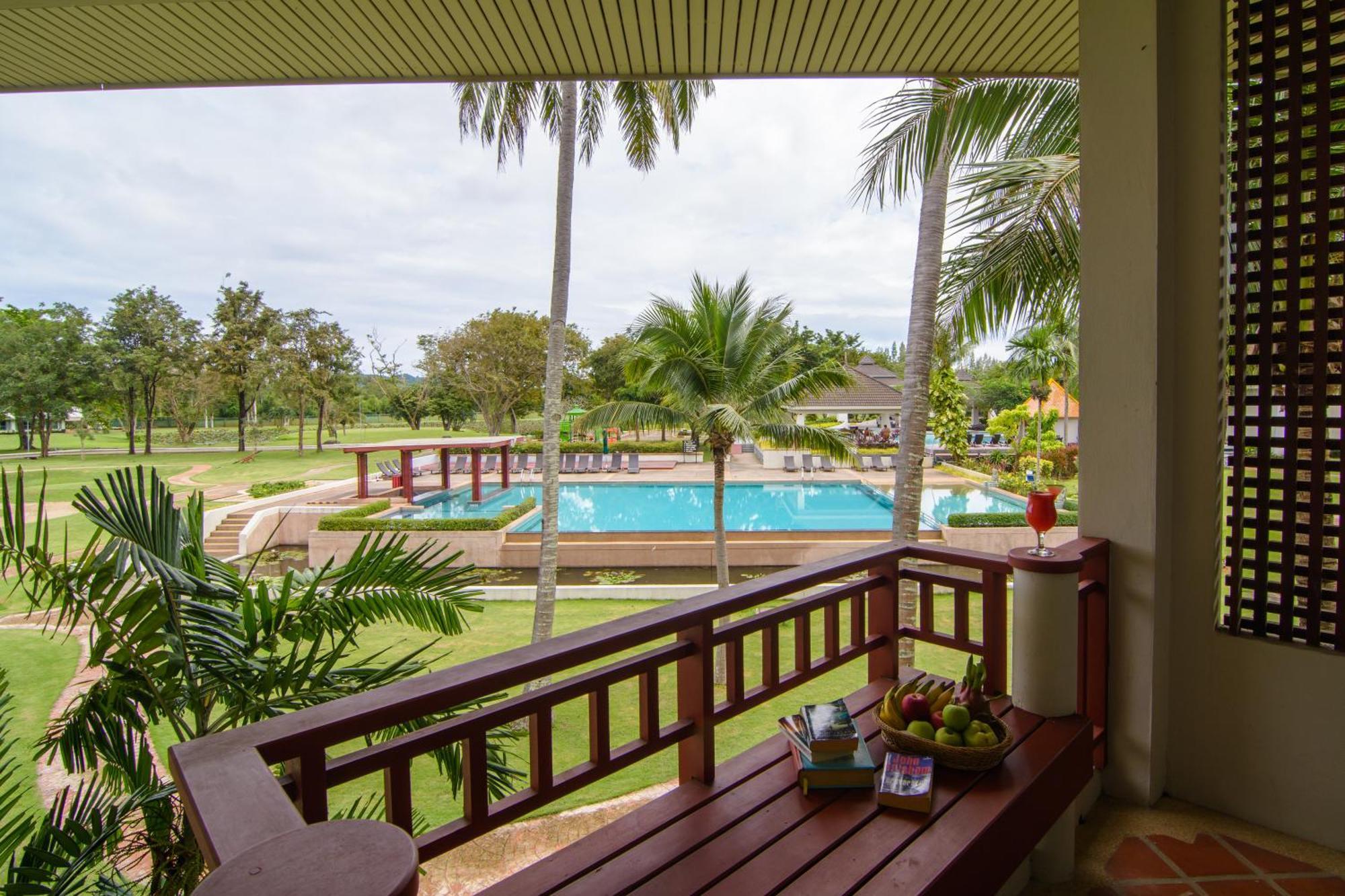 The Nouveau Chumphon Beach Resort And Golf Экстерьер фото