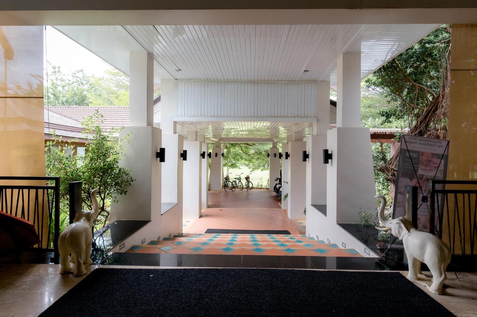 The Nouveau Chumphon Beach Resort And Golf Экстерьер фото