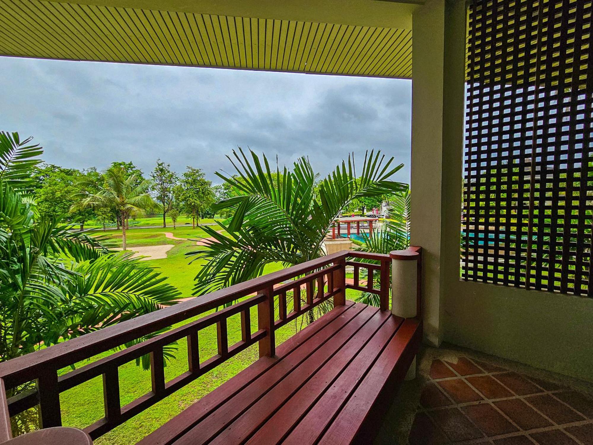 The Nouveau Chumphon Beach Resort And Golf Экстерьер фото