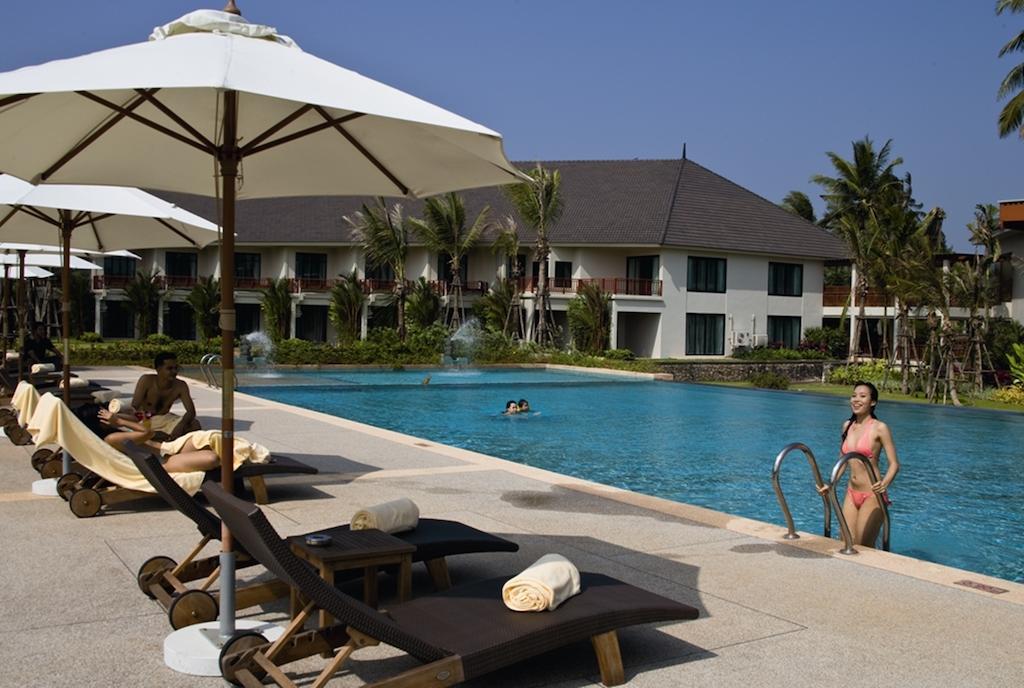The Nouveau Chumphon Beach Resort And Golf Экстерьер фото