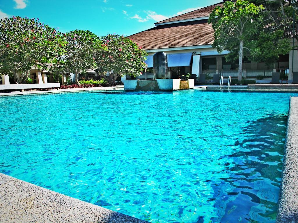 The Nouveau Chumphon Beach Resort And Golf Экстерьер фото