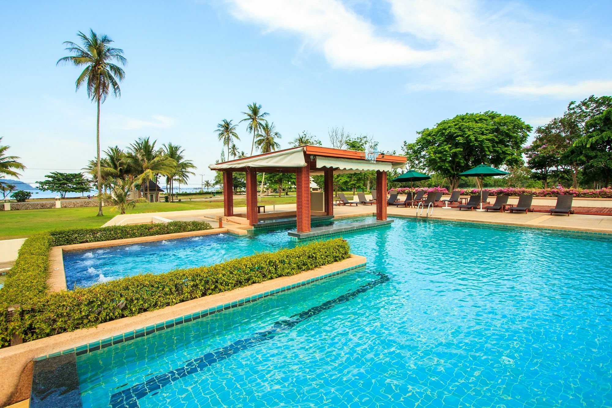 The Nouveau Chumphon Beach Resort And Golf Экстерьер фото